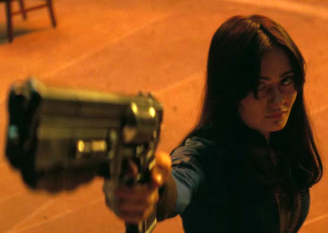 父を殺すか葛藤するルーシー