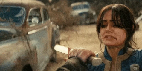 指を切り落とされるルーシー