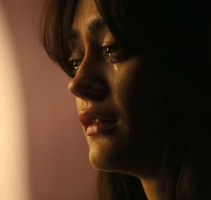 父を信じられないと泣くルーシー