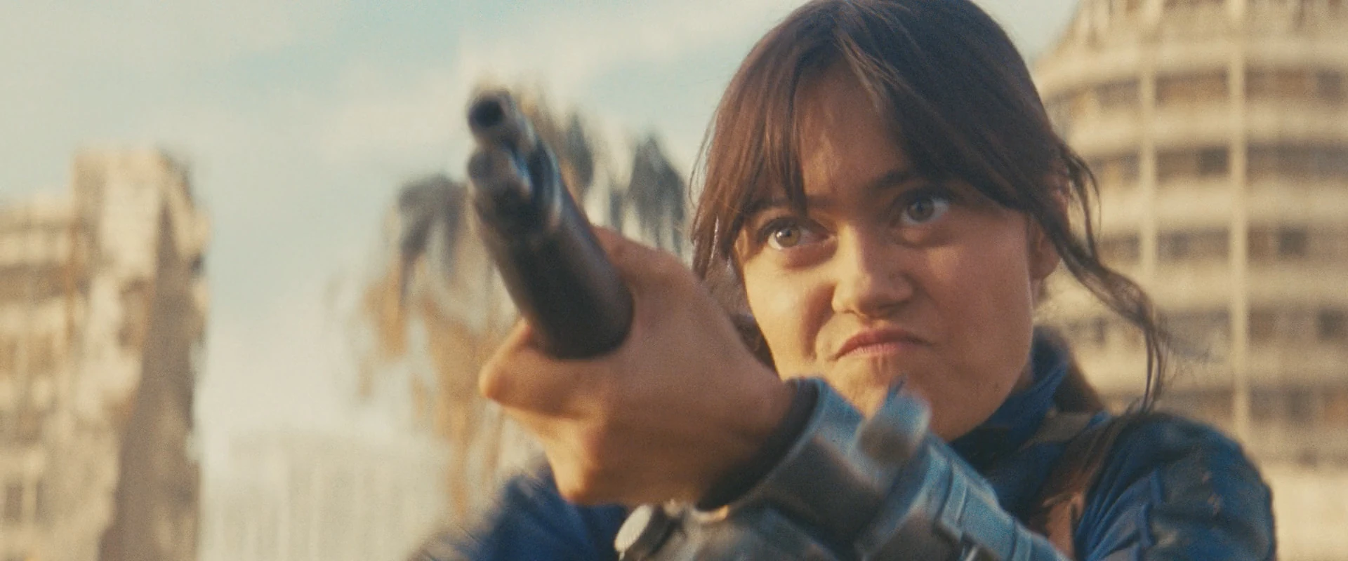 メアーズ・レッグを撃つルーシー