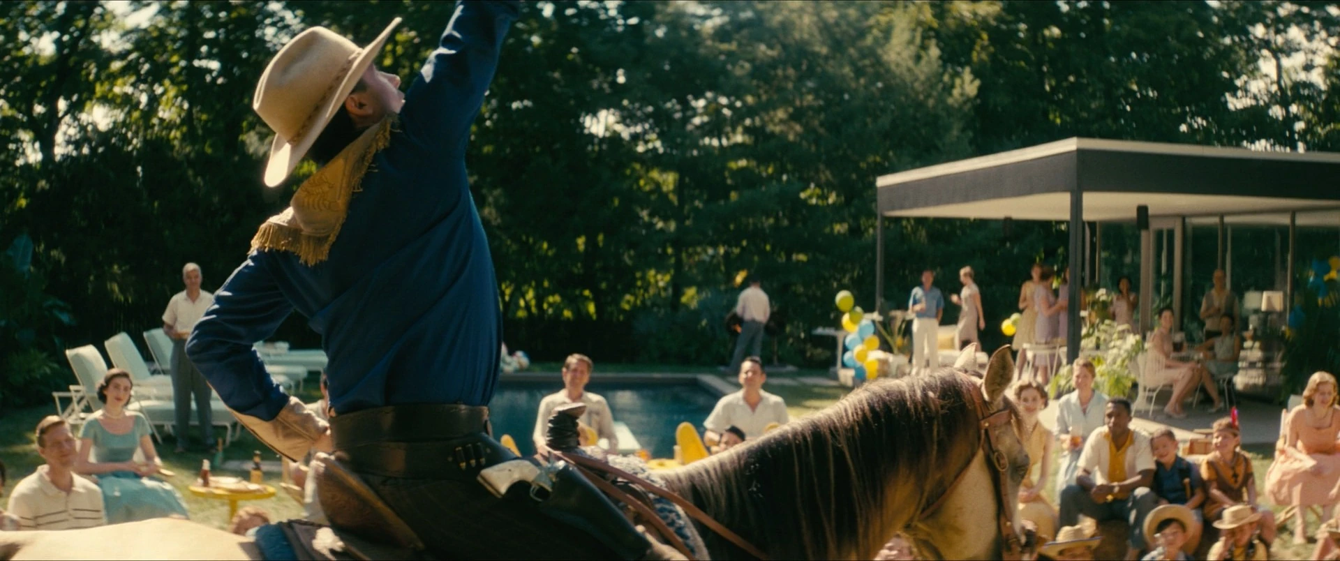 ロイ・スペンサーの誕生日パーティーでクーパーが携帯するリボルバー